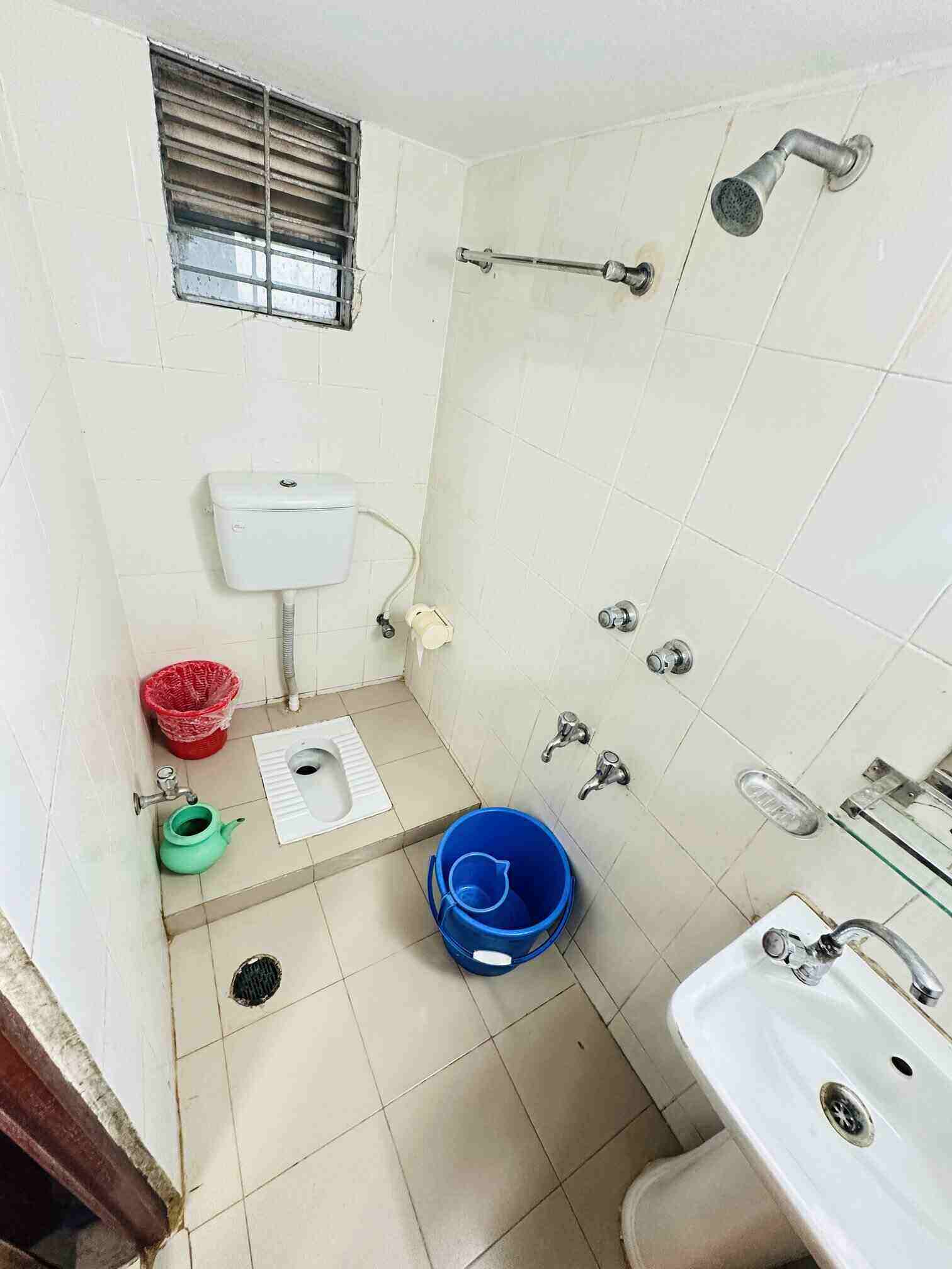 eco-deluxe-couple-washroom